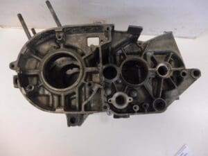 11303-18801 ?? Crankcase assy Suz.T20/250/350 used but perf.cond. - Image 5