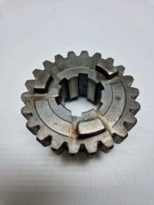 239-17221-00 Gear 2nd wheel 22T Yamaha TR2, TR2B used - Image 2