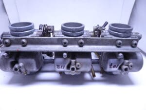 13200-31621 Carburator set assy Suzuki GT750 L,M,A used complete - Image 2