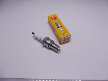 DR8ES (NGK)spark plug (bougie)