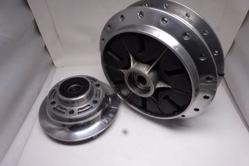 64100-31830/64210-31002 Hub rear assy compl.with shoes/sprock/adopter etc Suzuki GT750 '72up as new