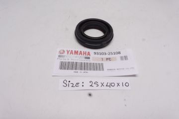 93103-25108 Seal crankshaft Yamaha RD250/350 L/C '81 till '88 new