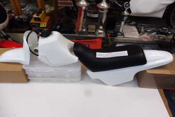 Yamaha PW50 Mini cross Fueltank/Seat/Front and Rearfender incl.side covers compl.new colour white