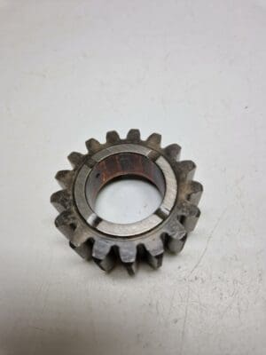 Alternative view of 239-17251-00 Gear 5th wheel 17T special gear Yamaha TR2 factory racing
