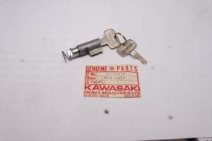 27016-030 Lock assy Steering H1 / S1 / S2 / KH250 / KH500 '66 - 1978