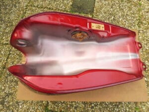 Alternative view of 44100-34400-05L Fuel tank Suz.GS550L 1979 up Red  >NEW<