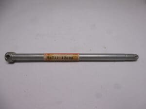 64711-43000 Shaft rear wheel Suzuki DR400/500, TS, RM original new