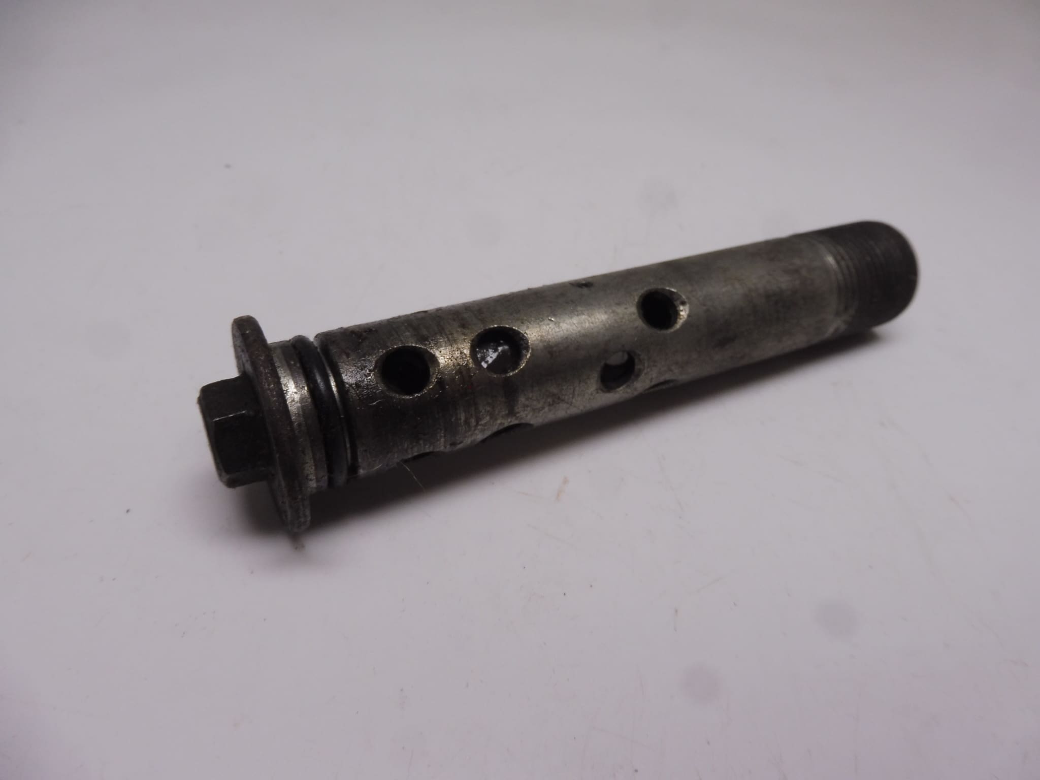 15420-333-000 Oil filter bolt Honda L. 108mm CB 350/650/750 F2 used