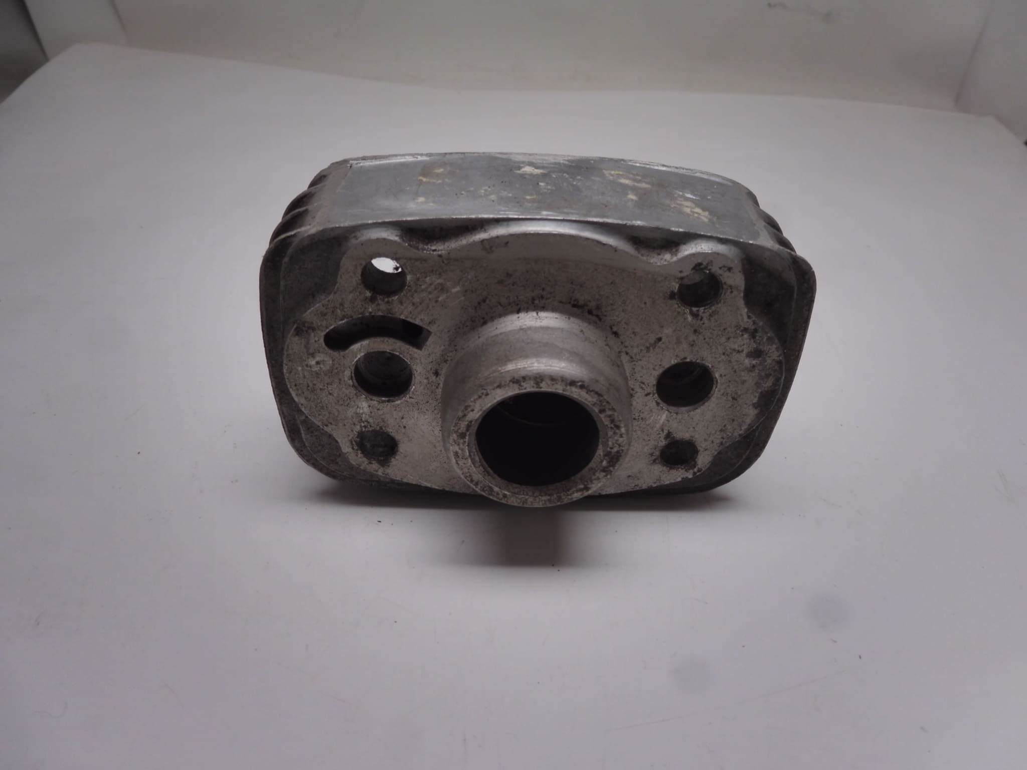12330-354-000 Cover cylinder head R. side Honda CB200 used - Image 2
