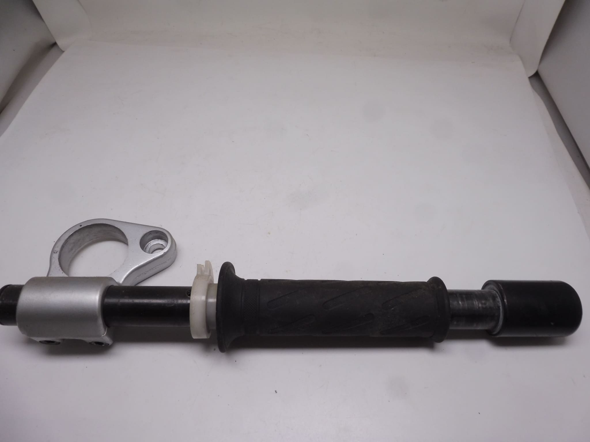 56211-19C11 Holder handle bar R. Suzuki GSX600F '97-'03 complete used