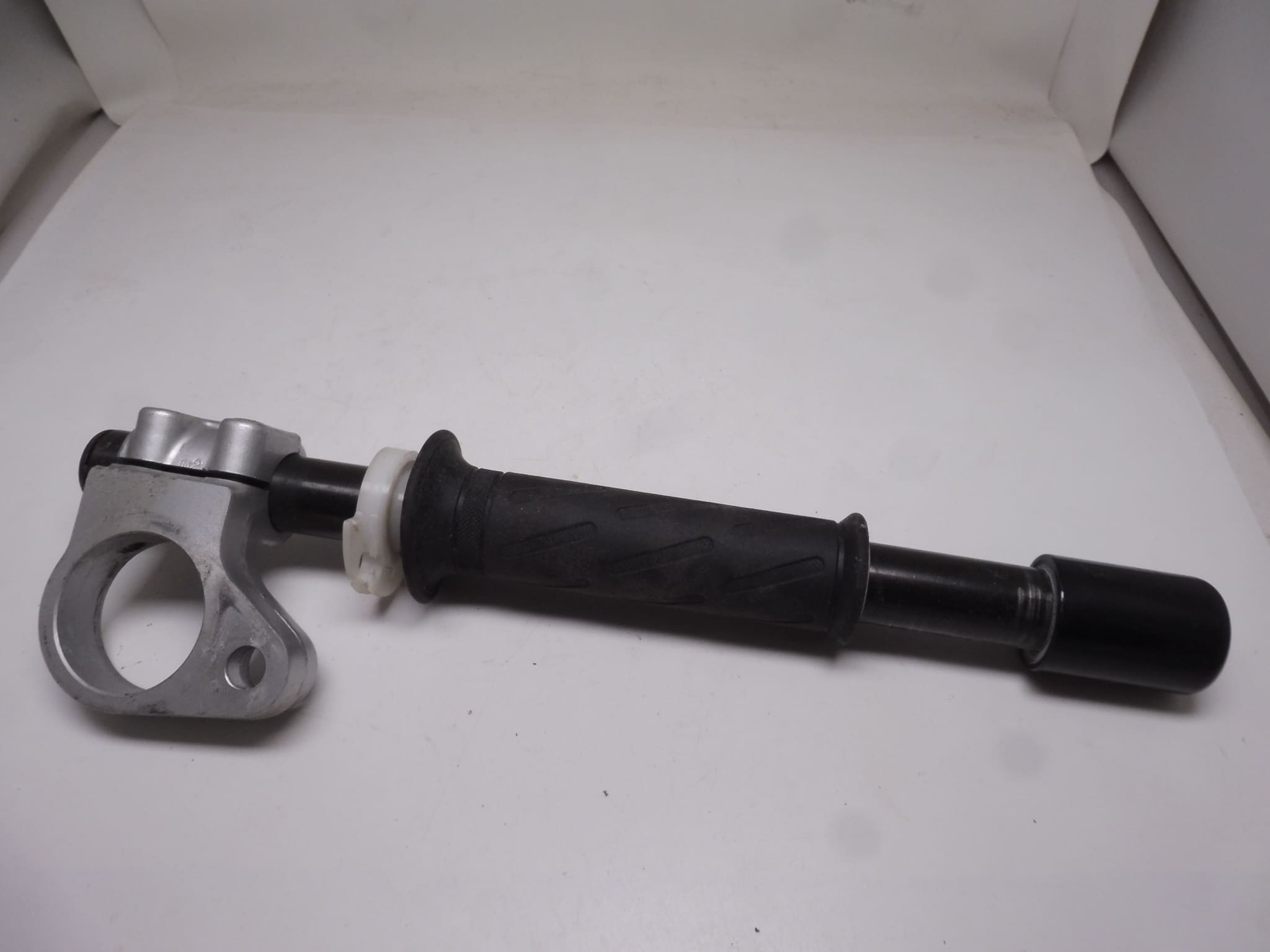56211-19C11 Holder handle bar R. Suzuki GSX600F '97-'03 complete used - Image 2
