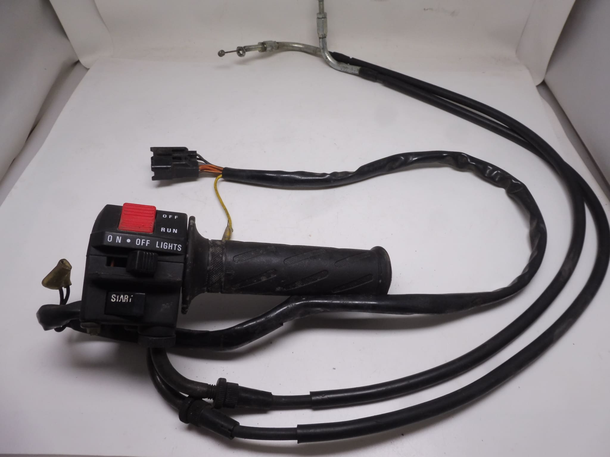 37200-17E31 Switch assy R. Suzuki GSX-R750/1100W compl. with cables used