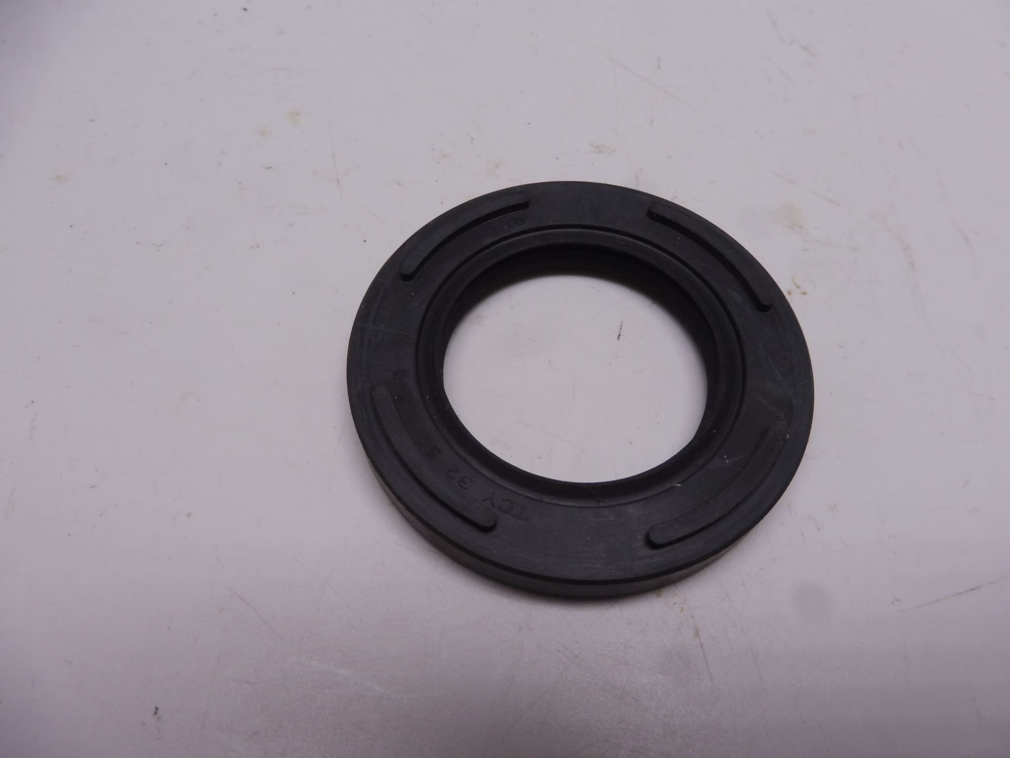 09283-32005 Oil seal crankshaft Suzuki GT 380 R. 32x52x6,5/8 new