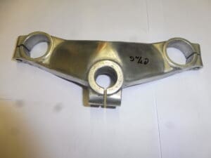 1H3-23435-00 Bracket upper fr.fork Yam.TZ250-350 C to G perf.
