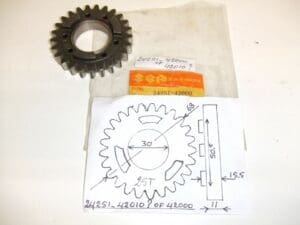 Suzuki - 24251-42000/10 - RG500 - Transmission