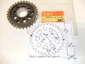 Suzuki - 24311-42010 - RG500 - Transmission