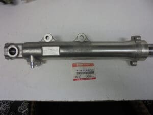 Suzuki - 51103-42020 / 51103-42030 - RG500 - Front Fork & Front Fender