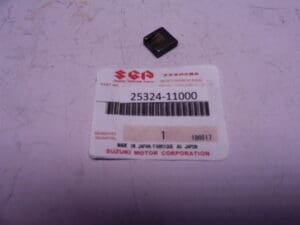 25324-11000 Pawl gear shift (2)Suz.T20-250-350/GT250-380/GS400-500-1100/RG500