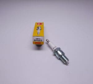 BN9-Y(Champion) BP6ES (NGK) spark plug (bougie)