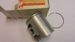 Suzuki - 12110-15400 - RGB500 - Piston