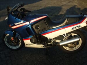 Alternative view of GPX600R motorbike running condition