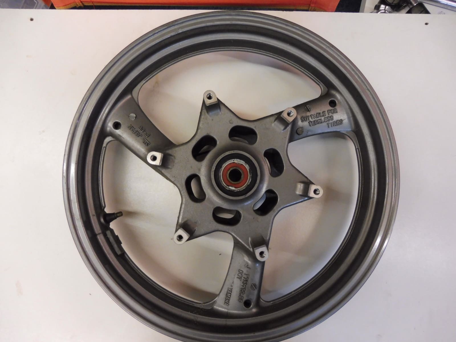 Yamaha - 4KM-25168-00-WN - XJ900 diversion - Front Wheel