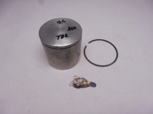 Yamaha - 240-11633-00-96 (S/H)_1 - TD2 - Piston with ring