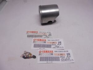 3AK-11631-00-97/98 Piston Yamaha TZ250 1987 1988 used but perfect