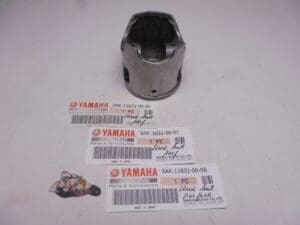 3AK-11631-00-97/98 Piston Yamaha TZ250 1987 1988 used but perfect