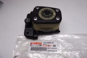 1J3-25850-21 Master cil.assy Yam.XS1100 1978 and later as new