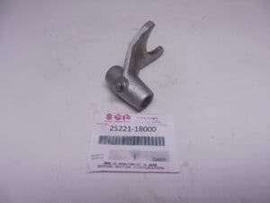 25221-18000 Fork 3e driven Suzuki GT250-380 / T20-350 as new