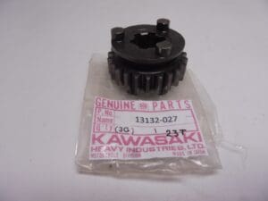 13132-027 Gear 3e 23t drive shaft Kaw.S1 250/3  used but perf.cond.