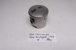 240-11631-00-97 Piston with ring Yam.TD2 250cc racing used (we have modify the bottom side) see picture