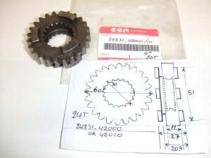 24231-42000 / 42010 Gear 24T as new Suzuki RG500 4-5 or 6 model see picture