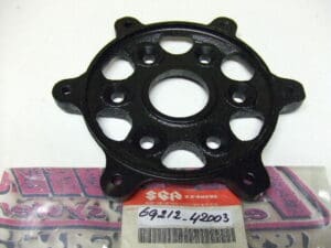 Suzuki - 69212-42003 - RG500 - housing disc rear Wheel new