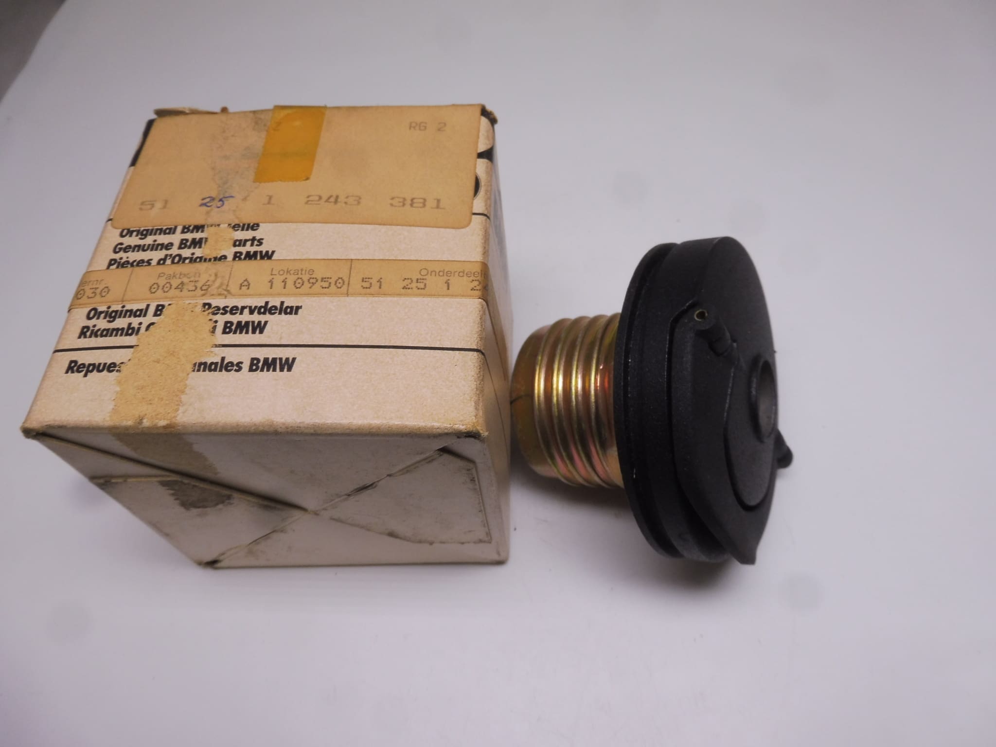 51251243381 Fuel filler cap without lock BMW R-serie original new