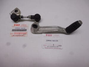 25520-19C03/05 Gear shift ass'y Suz.GSX600F '88up used but as new