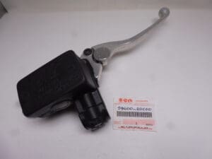 59600-20C00 Front master cil. Suzuki GSX600F/GSF600-1200/RF900R used