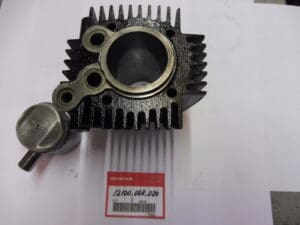 12100-008-020 Cil.assy Honda CA100-102 50cc '63 up used but perf.