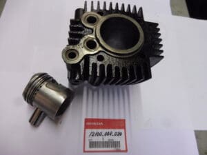 Alternative view of 12100-008-020 Cil.assy Honda CA100-102 50cc '63 up used but perf.