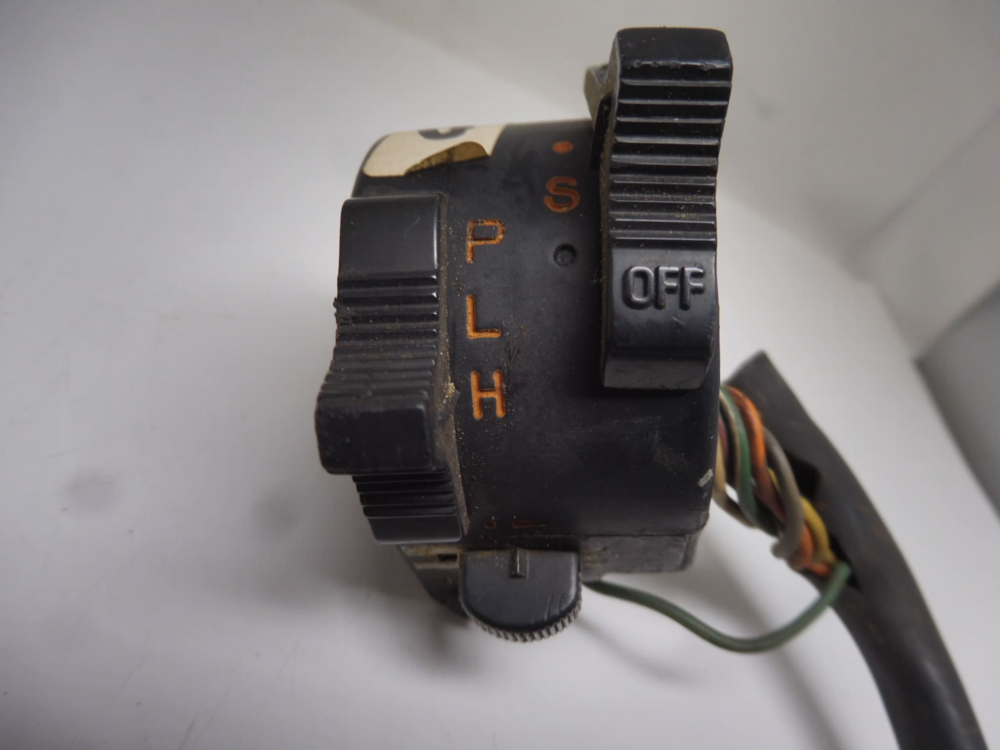 57700-18650 Left switch handlebar assy Suzuki T500 used - Image 2