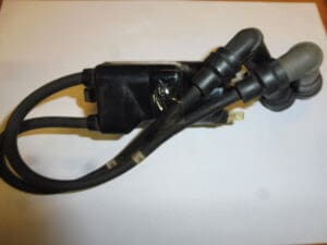 33410-33220 Coil ignition (1) Suzuki GSX 400F 1-4 original used