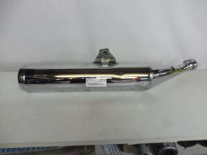 Alternative view of 4KM-14721-00 Muffler R.H.Yam.XJ900'99 up some scratches see pict.
