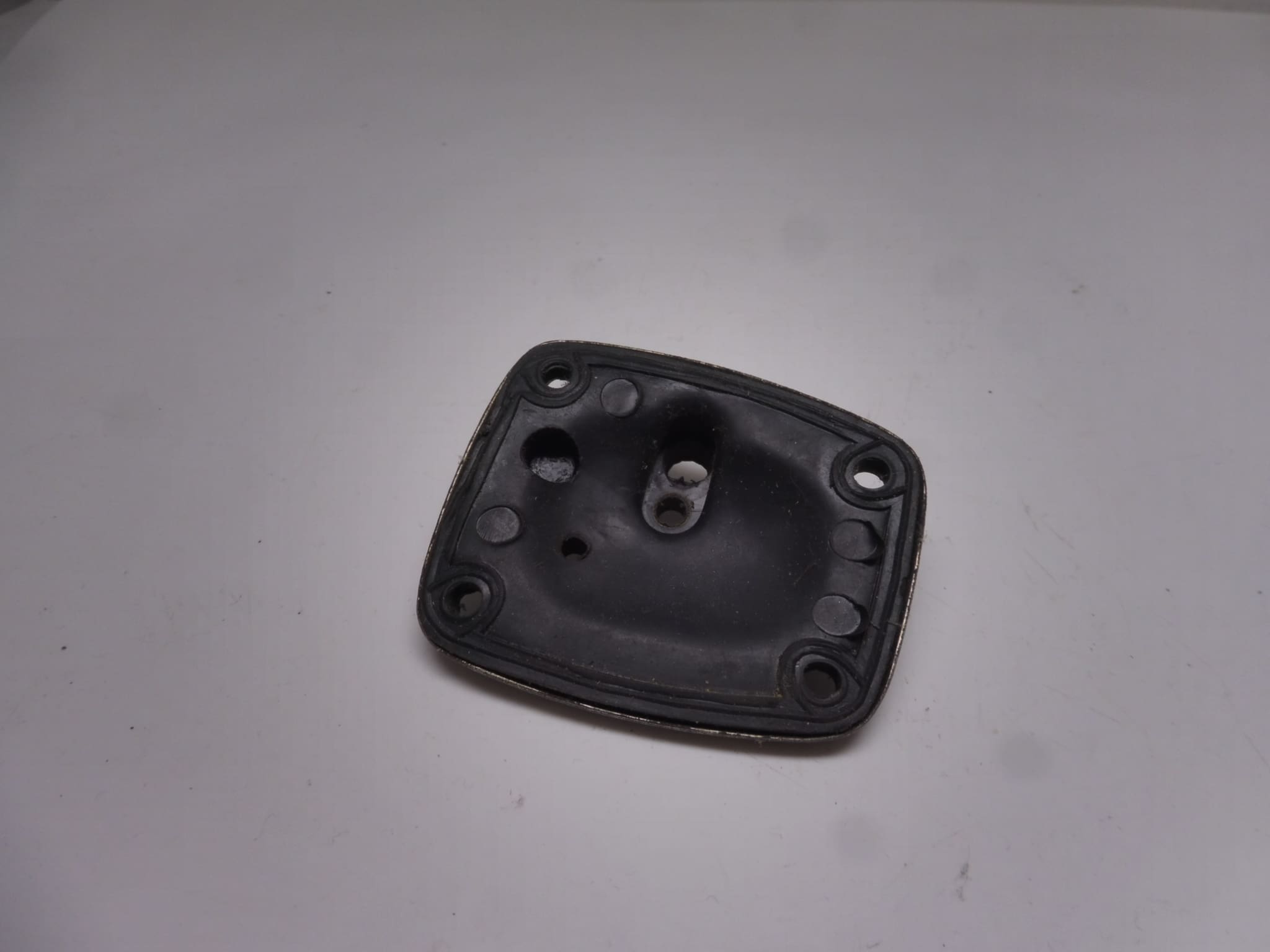 11440-22500 Cover carburator top Suzuki A 50P original used as new - Image 2