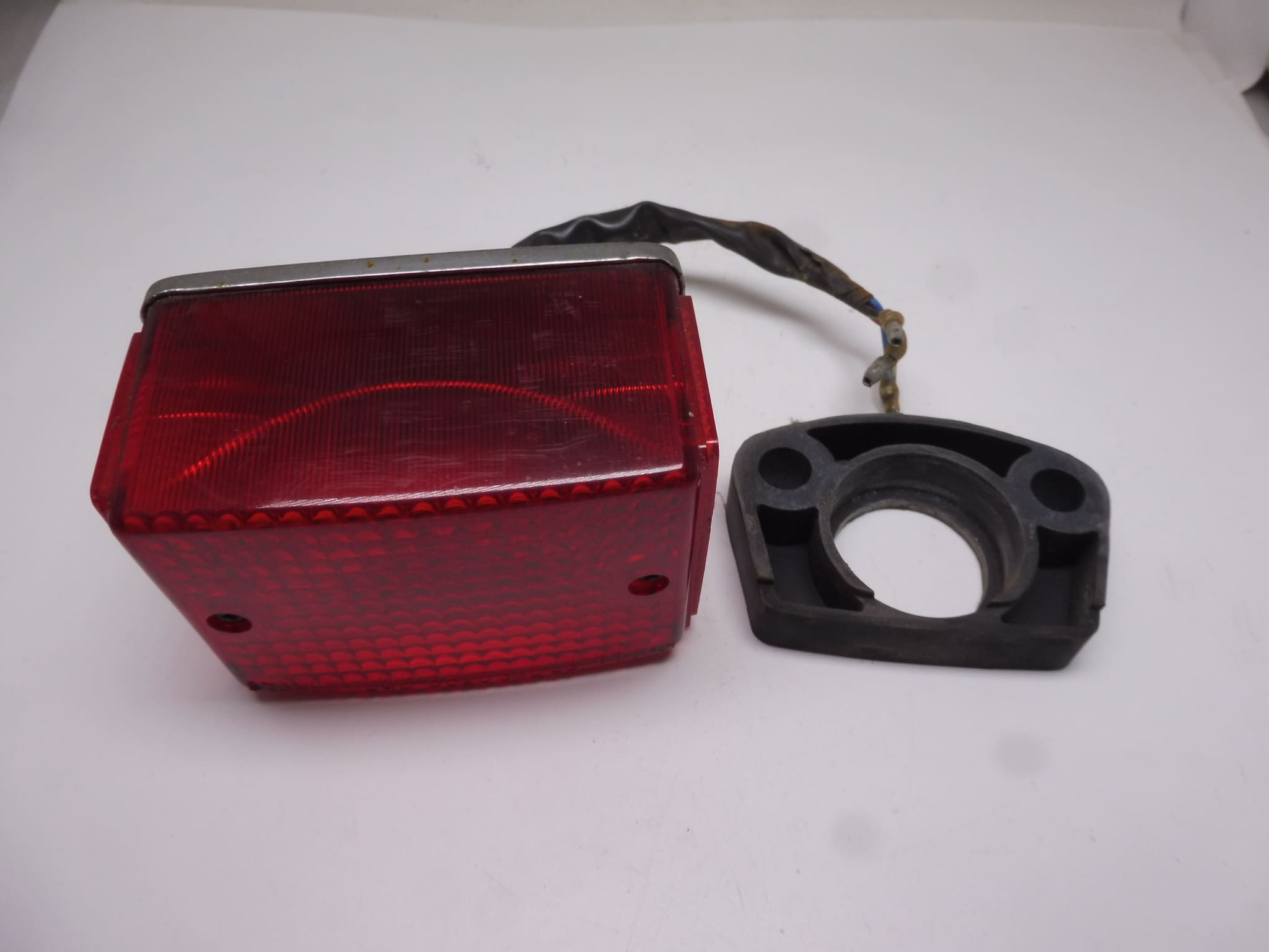 23025-1033 Taillight complete Kawasaki 305 original used