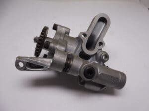 2F3-13336-02 Oil pump complete Yamaha XS 750/850 '78-'81 new