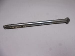 90102-12015 Front ax Yamaha YZ 80 '80-'82 original new