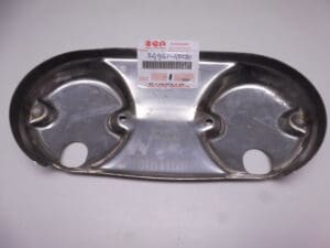 34961-45020 Plate under Suzuki GS750 '78 used little scratch r.h.
