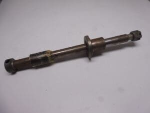 54711-33002 Front ax Suzuki GT 500 complete with nut and spacer used