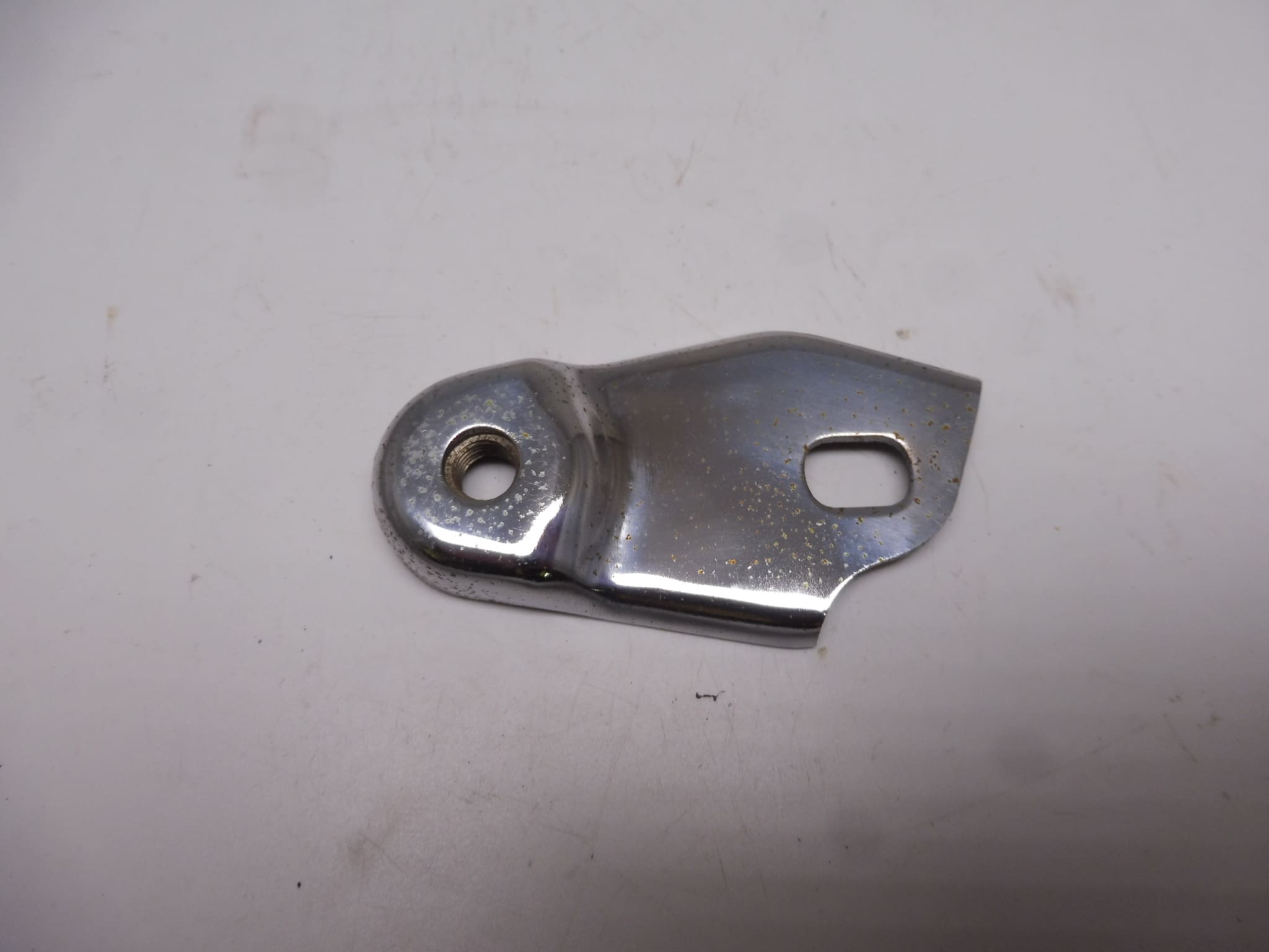 23051-010 Bracket turn signal rear Kawasaki A1-A7 used